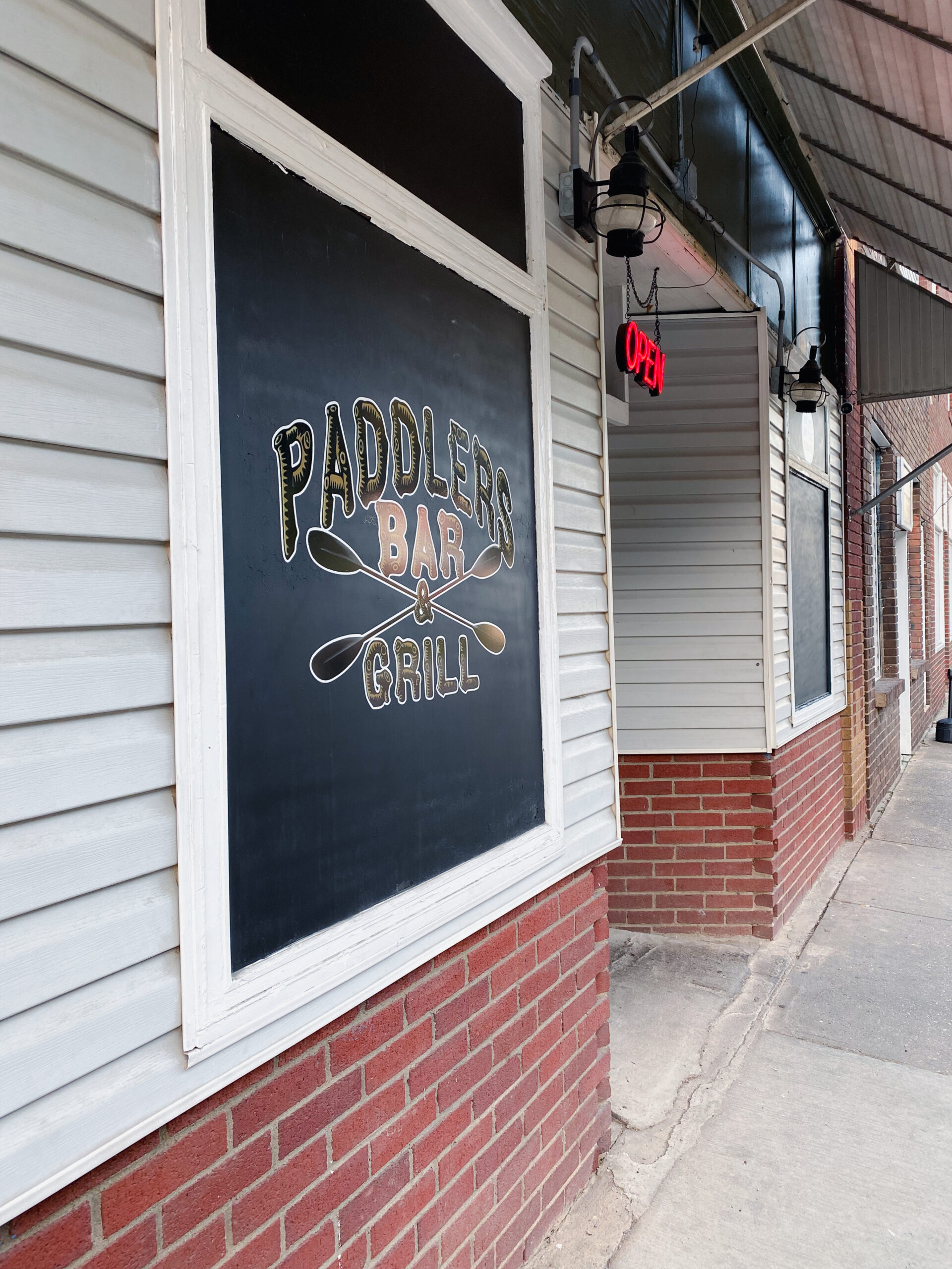 Paddlers Bar & Grill Clendenin WV